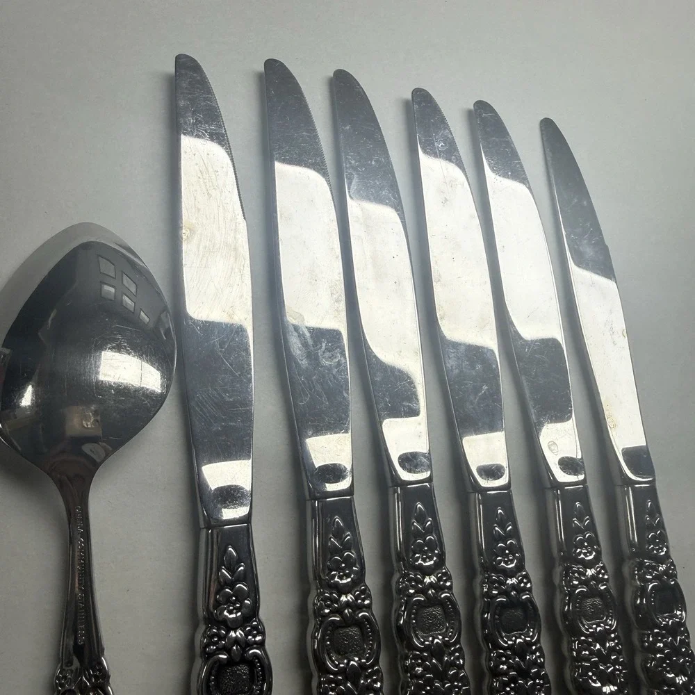 8 Oneida Viola Voila Dinner Knives Spoons Soup Community Flatware Silverware